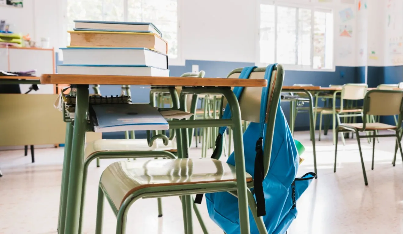 Qmo2joXC-Sala-de-Aula-png.webp.webp