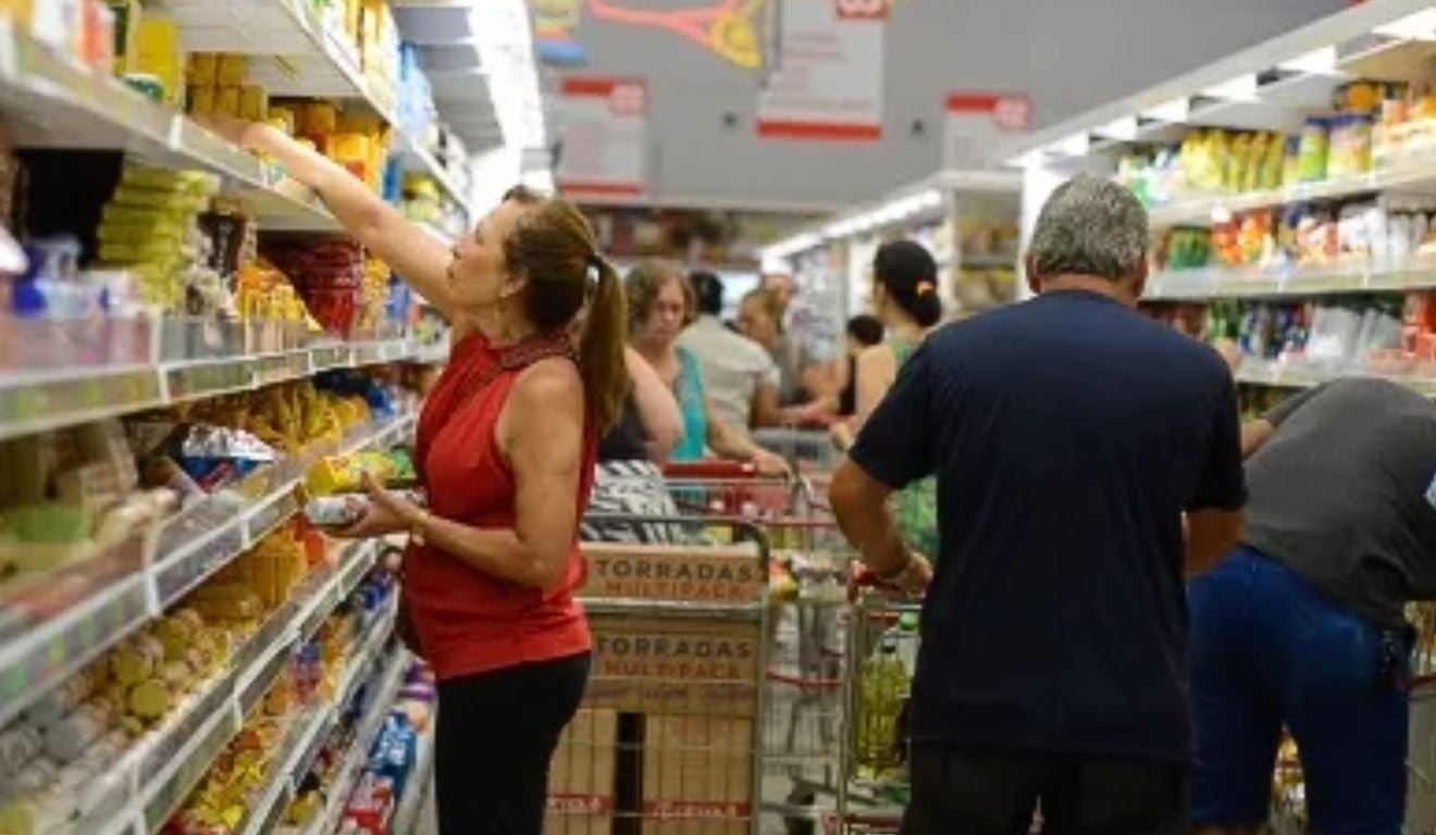 Supermercado-lotado-de-clientes.jpg