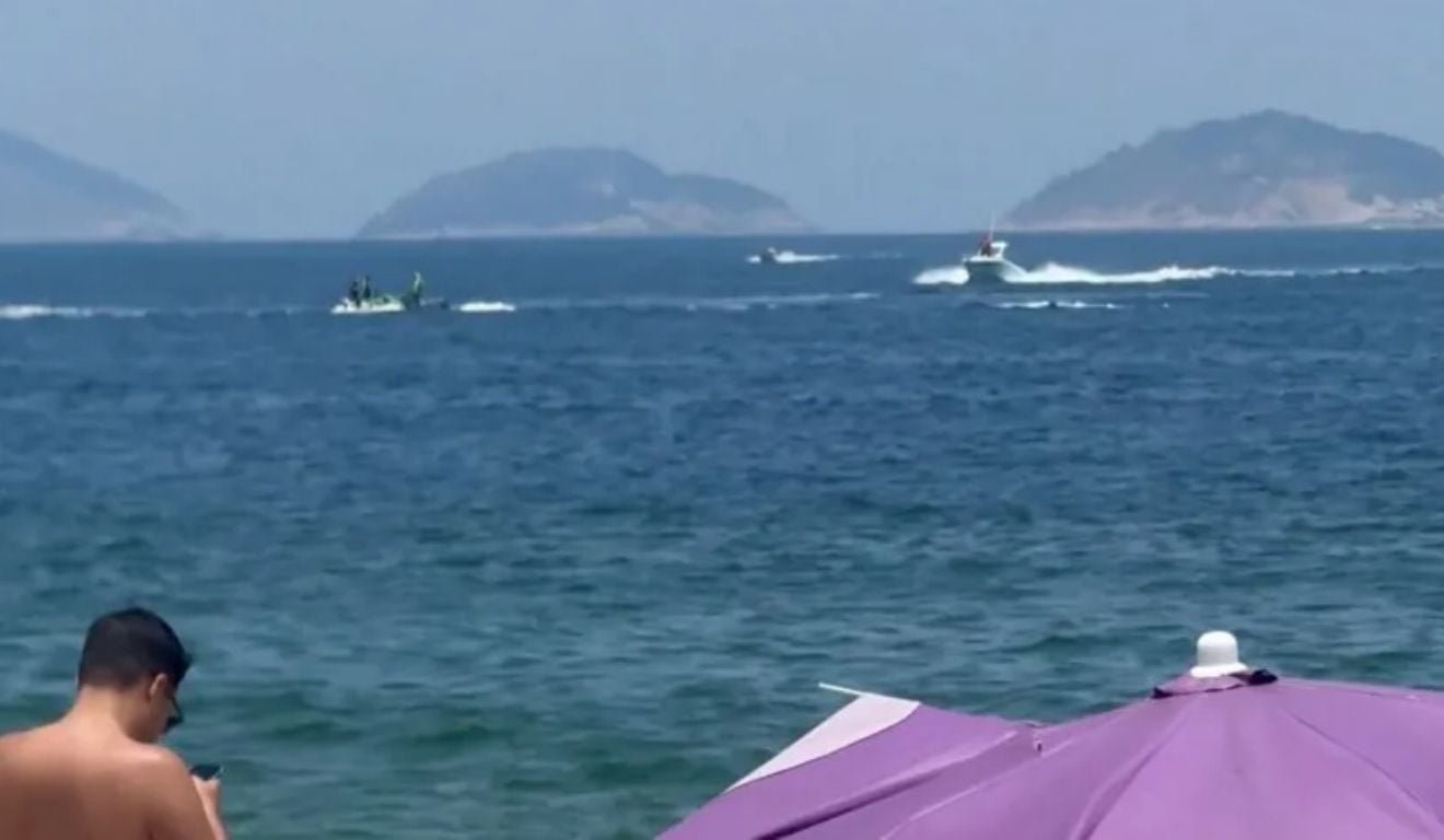 aviao-caiu-em-copacabana.jpg