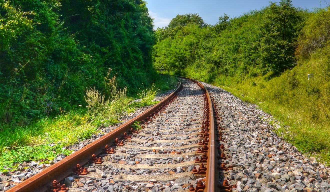ferrovia-trilho-de-trem.jpg