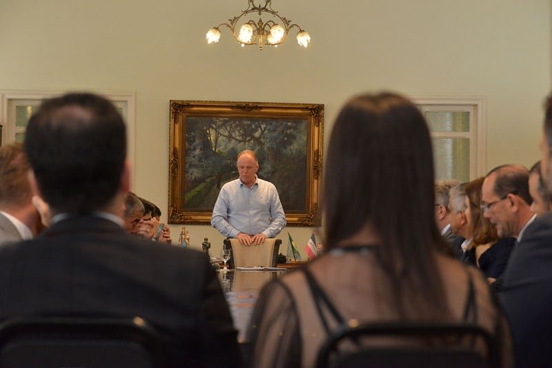 Casagrande-com-secretarios.jpg