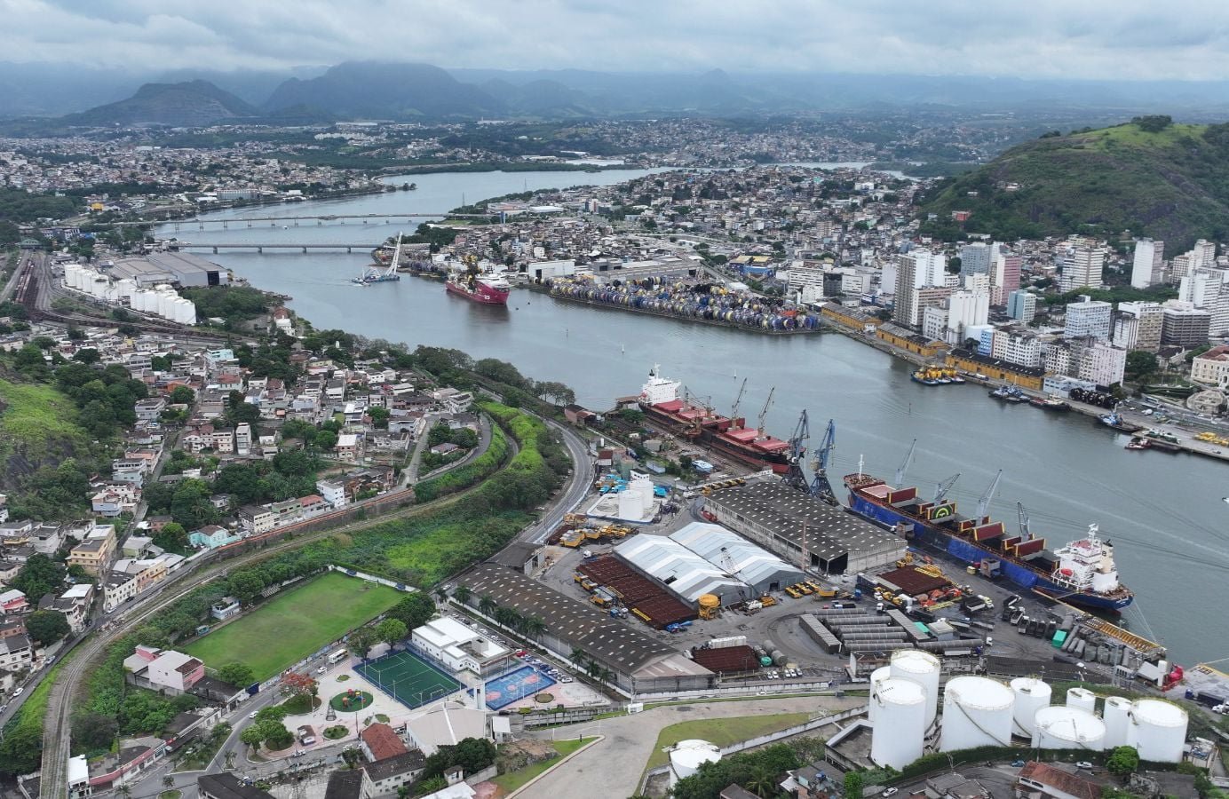 Imagem-aerea-do-porto-de-Capuaba-e-a-regiao-de-Paul.jpeg