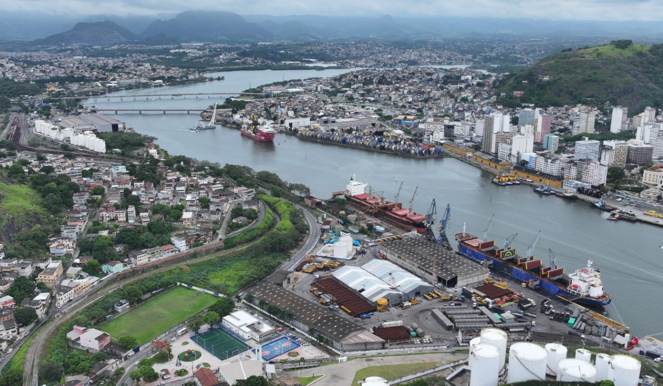 Imagem-aerea-do-porto-de-Capuaba-e-a-regiao-de-Paul.png