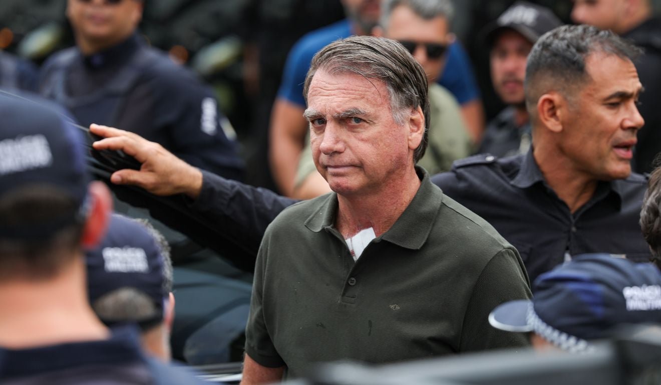 Jair-Bolsonaro-deixa-hospital-apos-procedimento-em-Brasilia.jpg