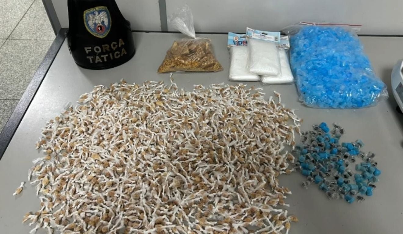 PM-apreende-drogas-e-detem-dez-suspeitos-em-Cariacica.jpg