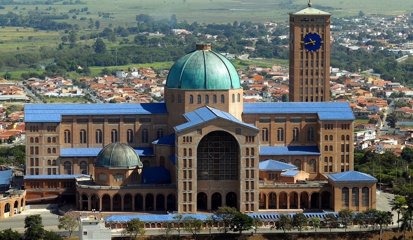 Saiba-o-motivo-de-varios-fieis-estarem-indo-ao-Santuario-de-Aparecida-no-fim-do-ano.jpg