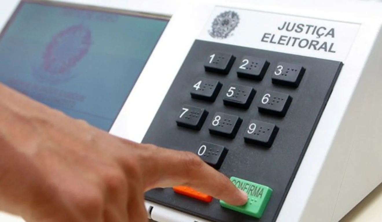 TsPLGAE6-urna-eletronica-voto.webp.webp