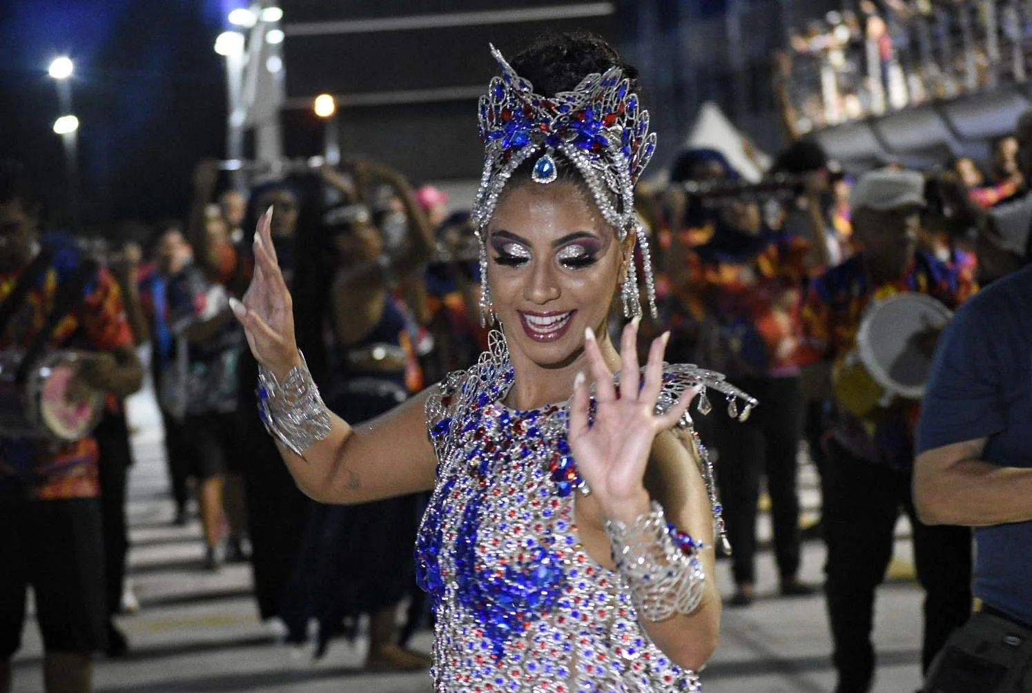 fO2mbcNO-Carnaval-de-Vitoria-ao-vivo