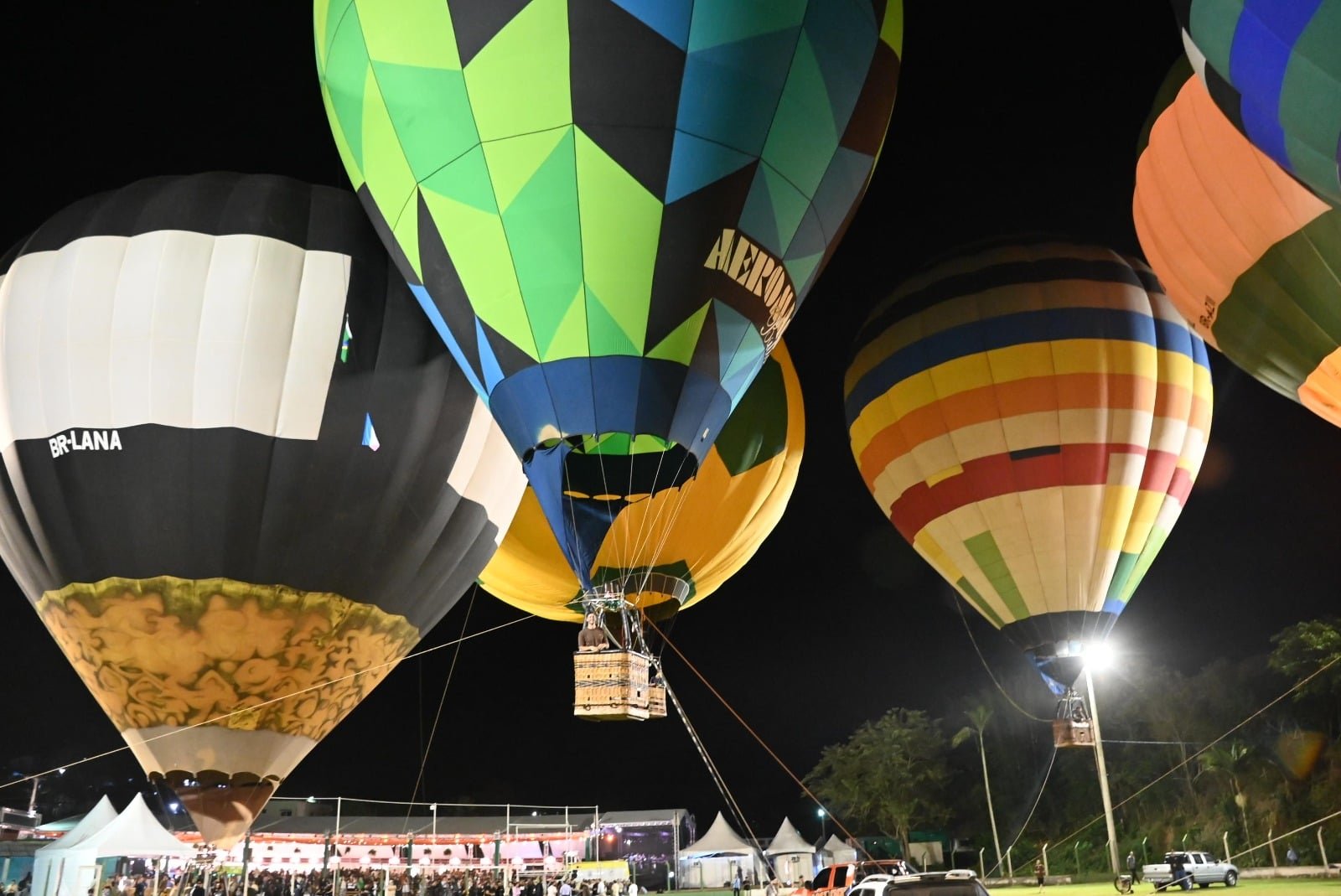1C2B0-Festival-de-Balonismo-de-Aracatiba-17.jpeg