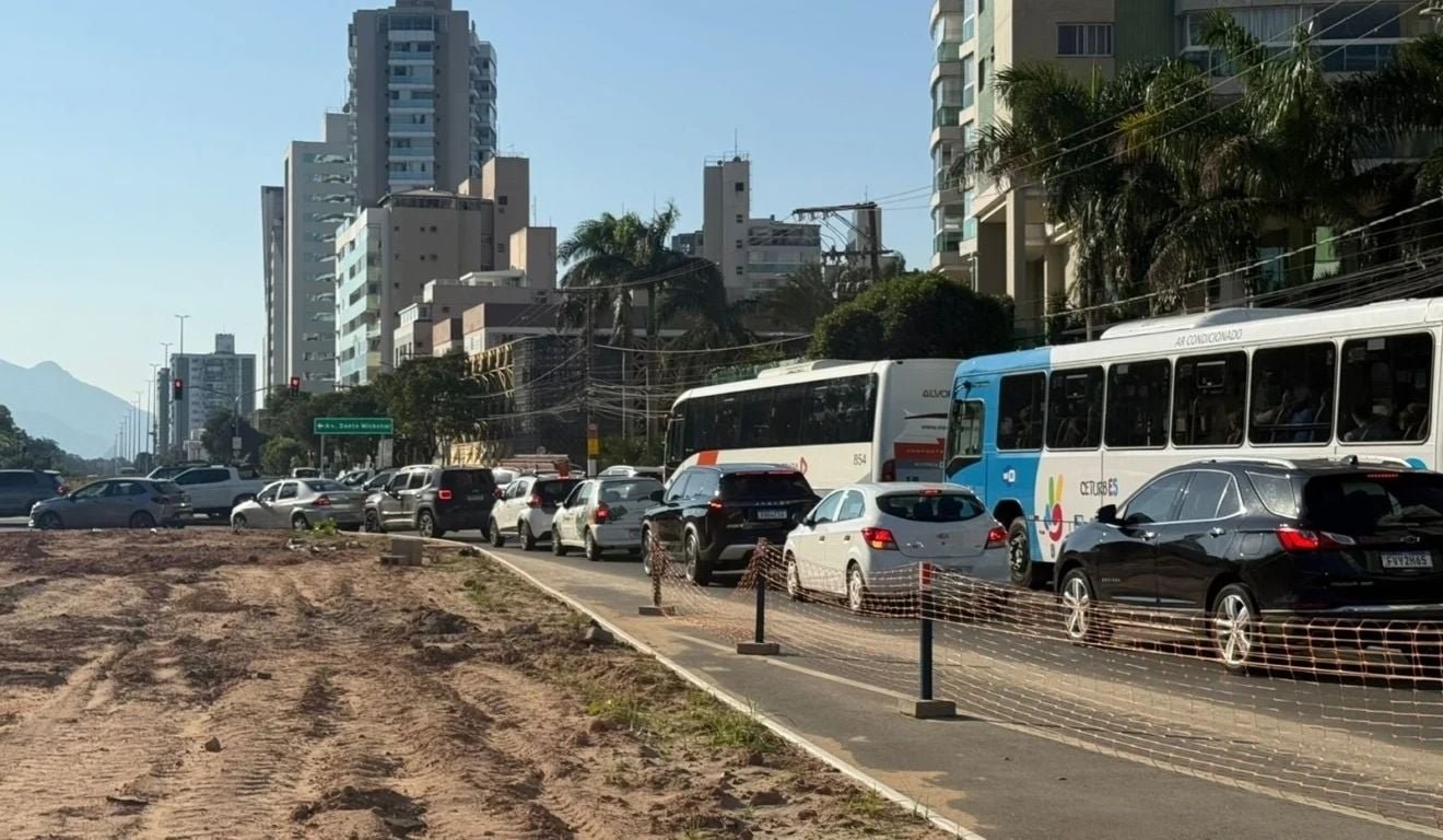 Obras-do-mergulhao-complicam-transito-em-Jardim-Camburi-.jpg