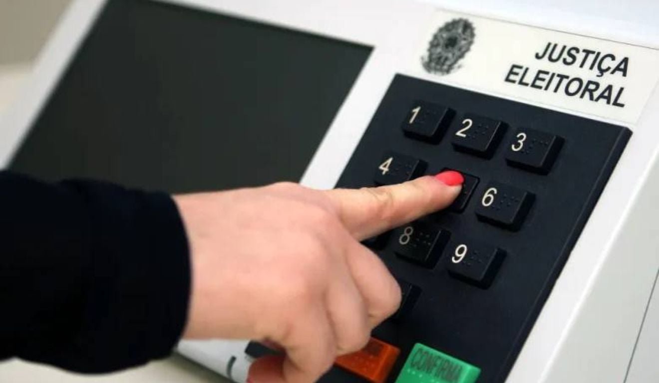 voto-feminino-urna-eletronica-eleicoes.jpg